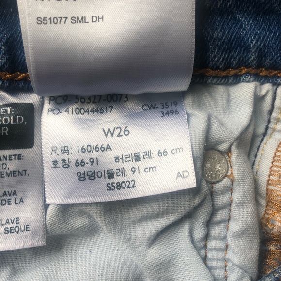 Levi’s 501 Light Wash Button Fly Jean Shorts - Picture 14 of 15